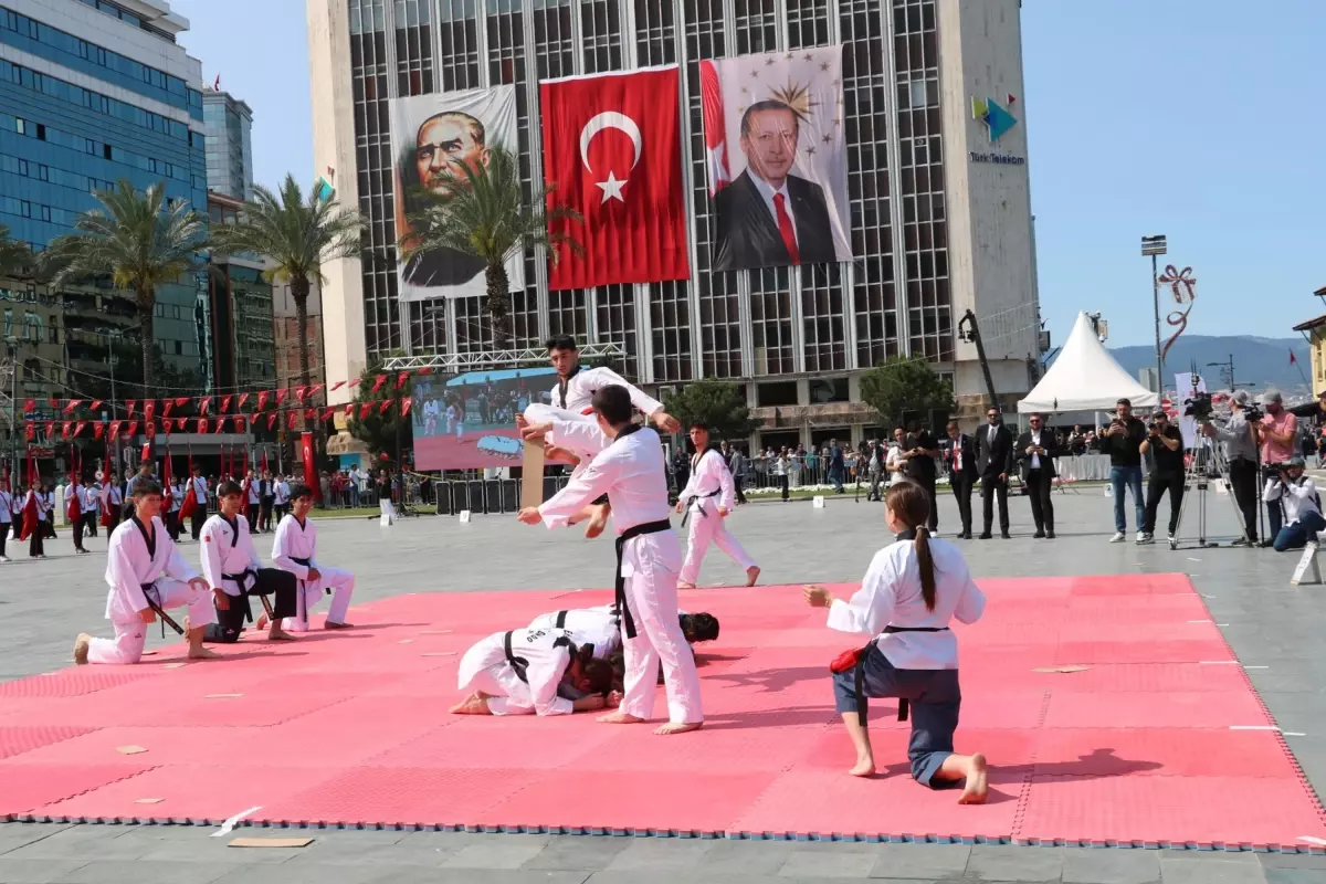 İzmir’de 19 Mayıs Coşkusu