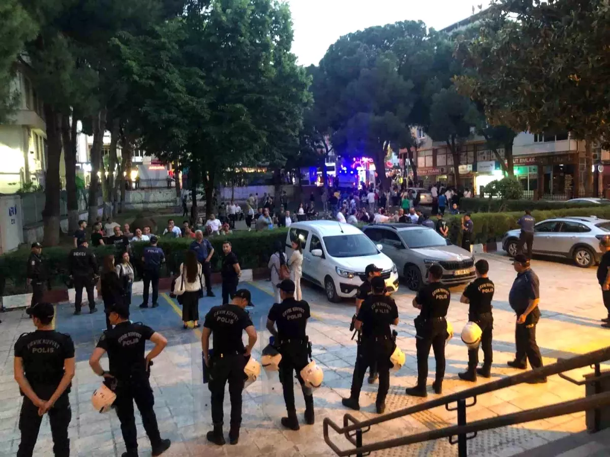İzmir’de Cumhurbaşkanı’na hakaret içerikli duvar yazısı yazan 4 kuşkulu tutuklandı
