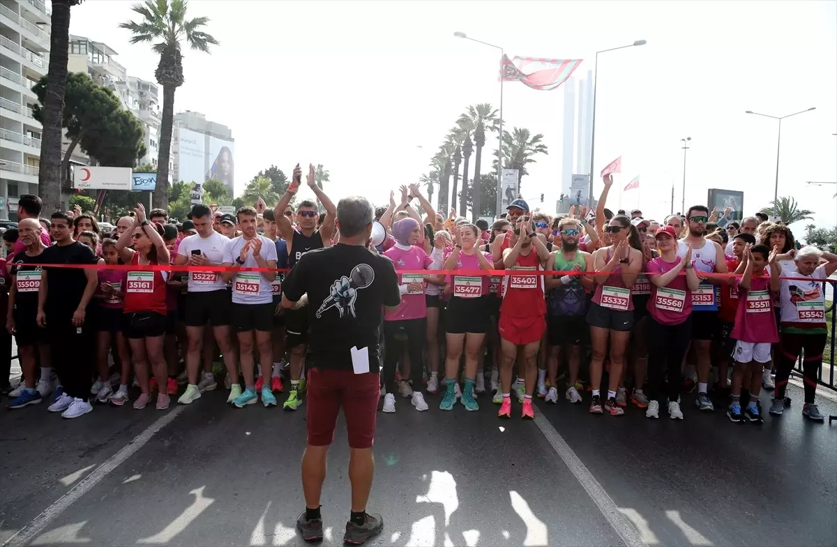 İzmir’de Zübeyde Hanım Koşusu Yapıldı