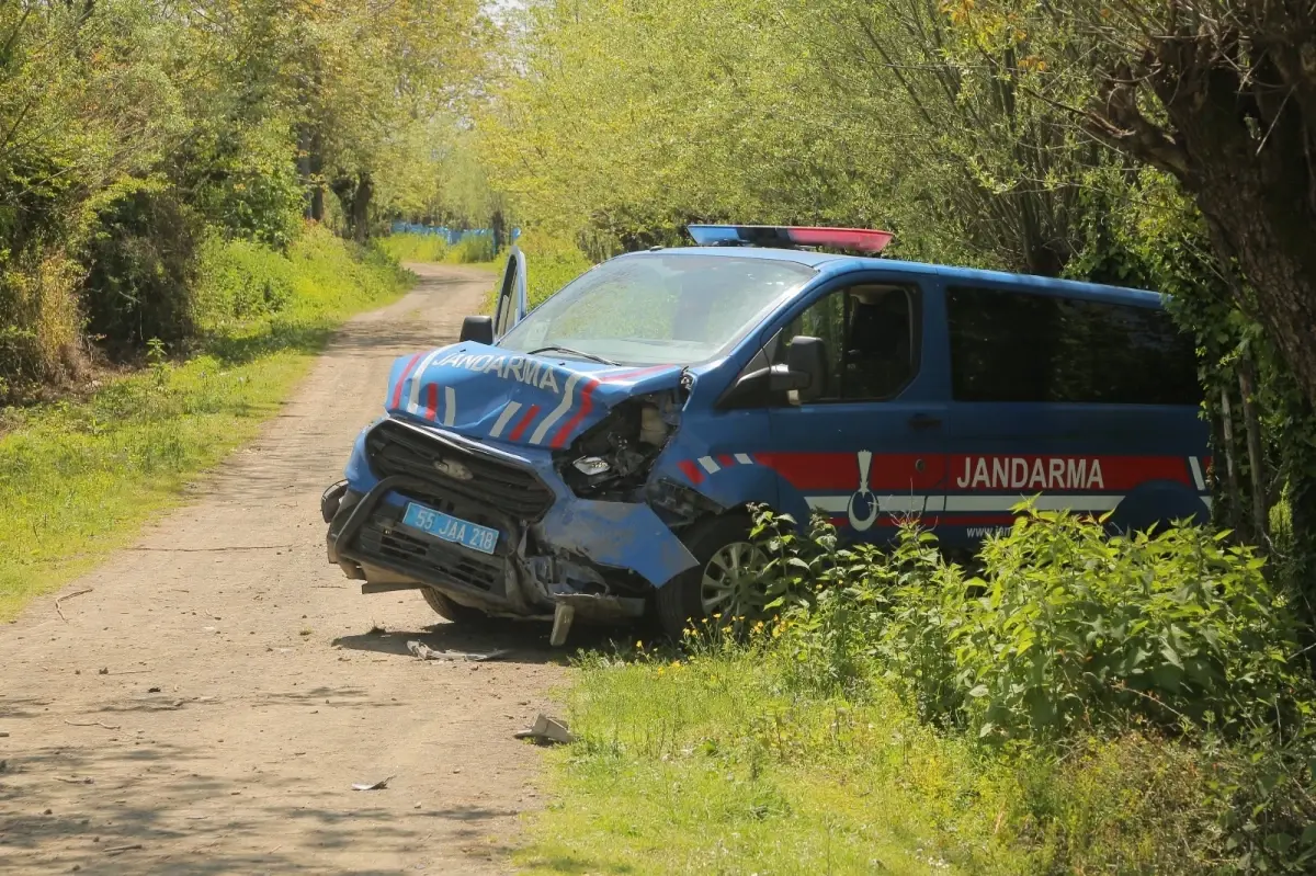 Jandarma Aracına Çarpan Şoför Hayatını Kaybetti