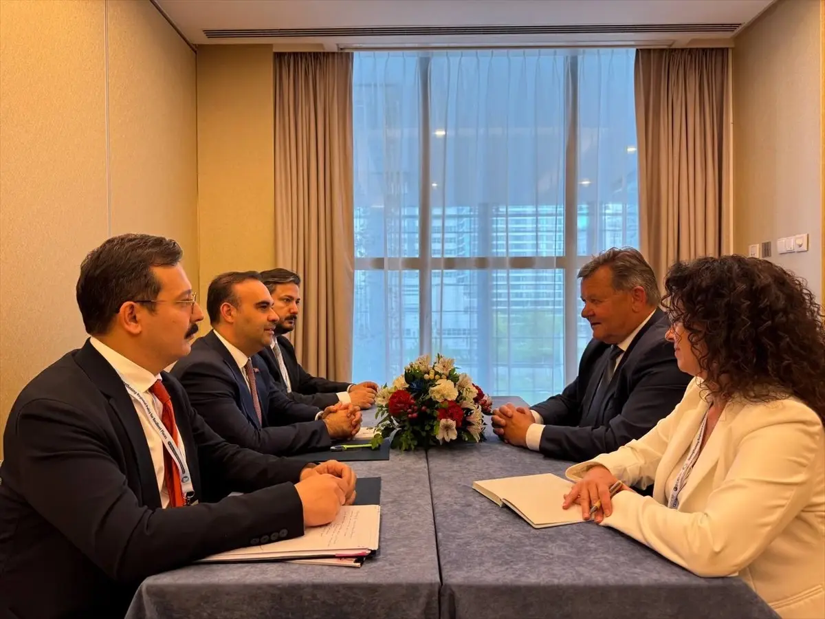 Kacır’dan OECD Görüşmeleri