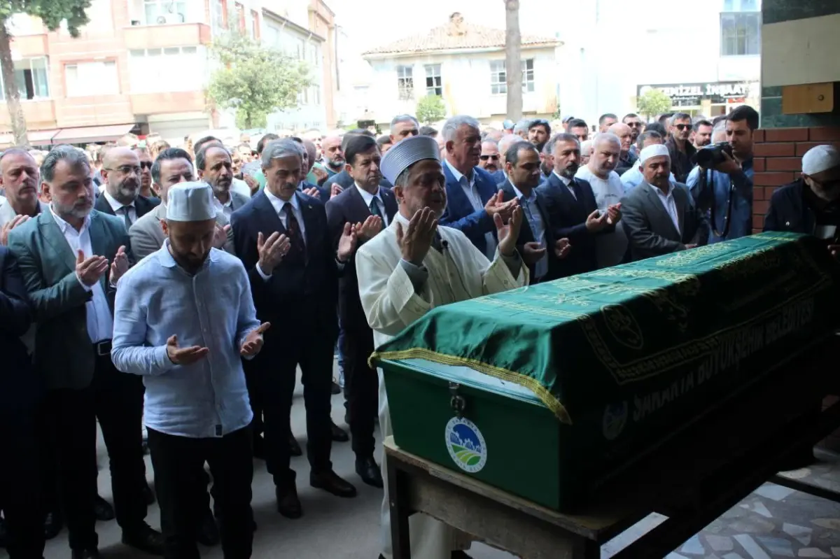 Karasu’da Tanker Kazası: Şoför Hayatını Kaybetti