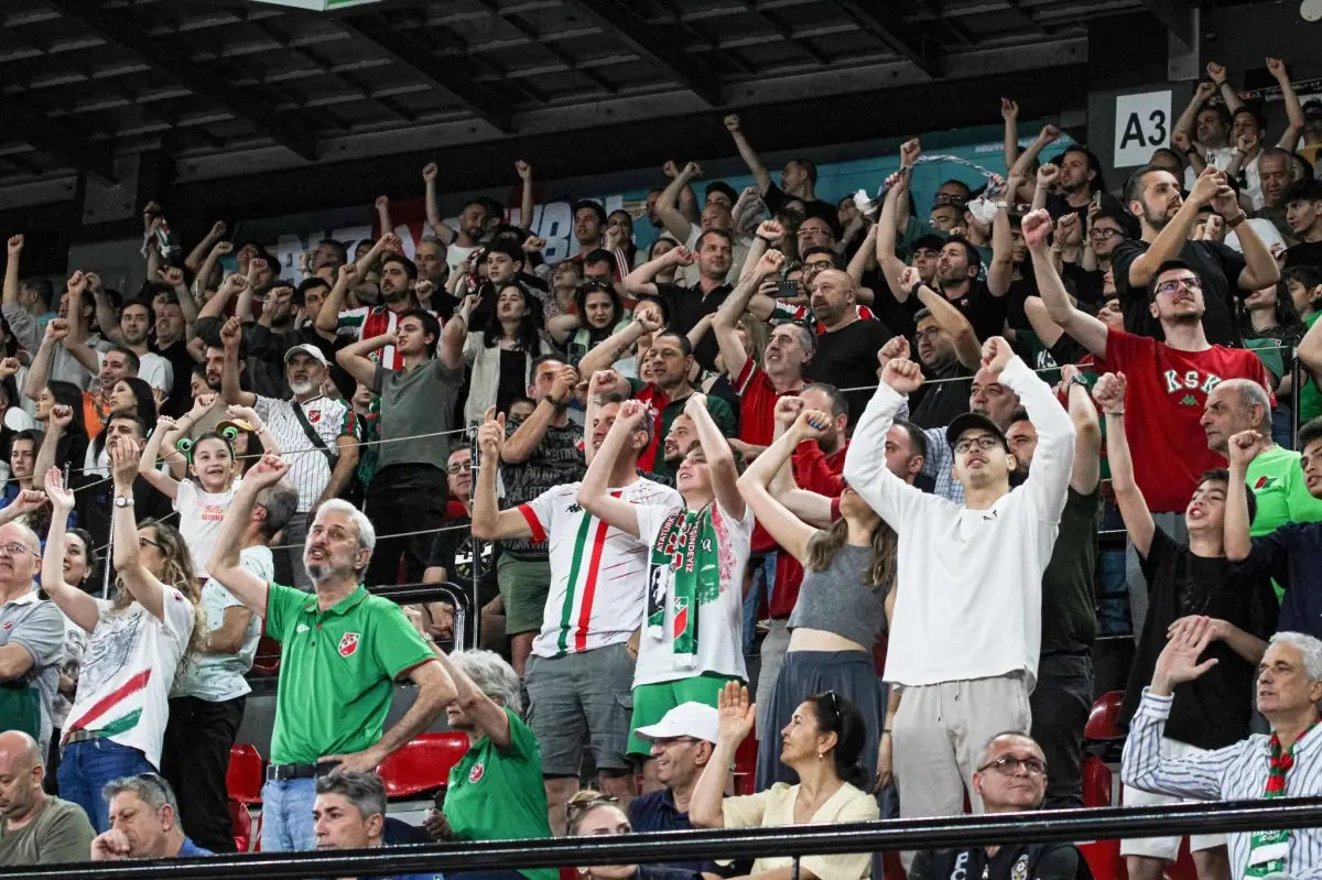 Karşıyaka Süper Lig’de Kaldı