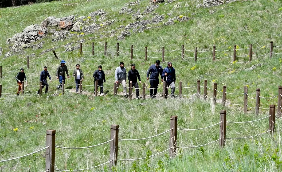 Kars’ta 19 Mayıs hasebiyle tabiat yürüyüşü ve kaya tırmanışı gerçekleştirildi