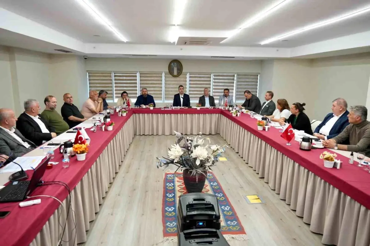 Kartal’da Muhtarlar Toplantısı: Kentsel Dönüşüm ve Zelzele Güvenliği Hususları Ele Alındı