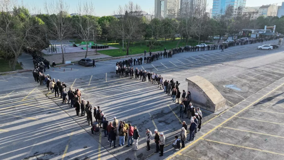 Kayseri’de Fideler İçin Uzun Kuyruklar