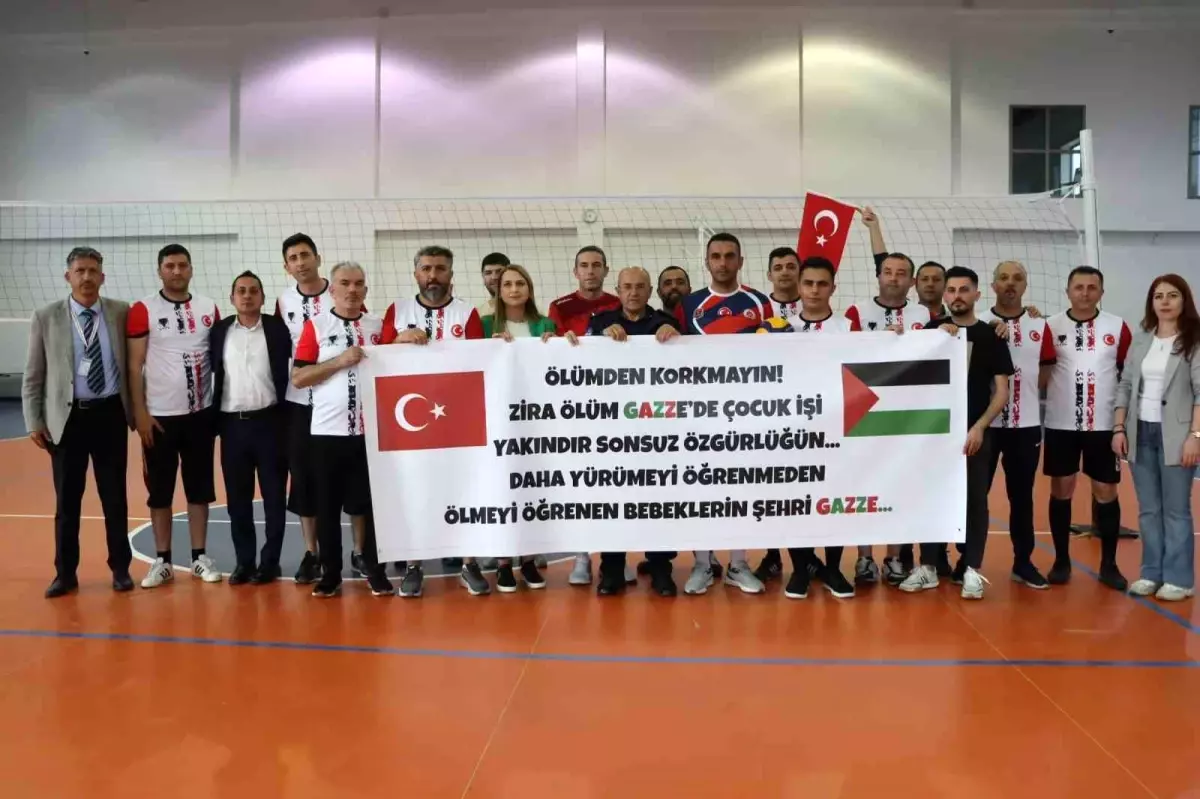 Kayseri’de Voleybol Turnuvasında Filistinli Çocuklara Dayanak