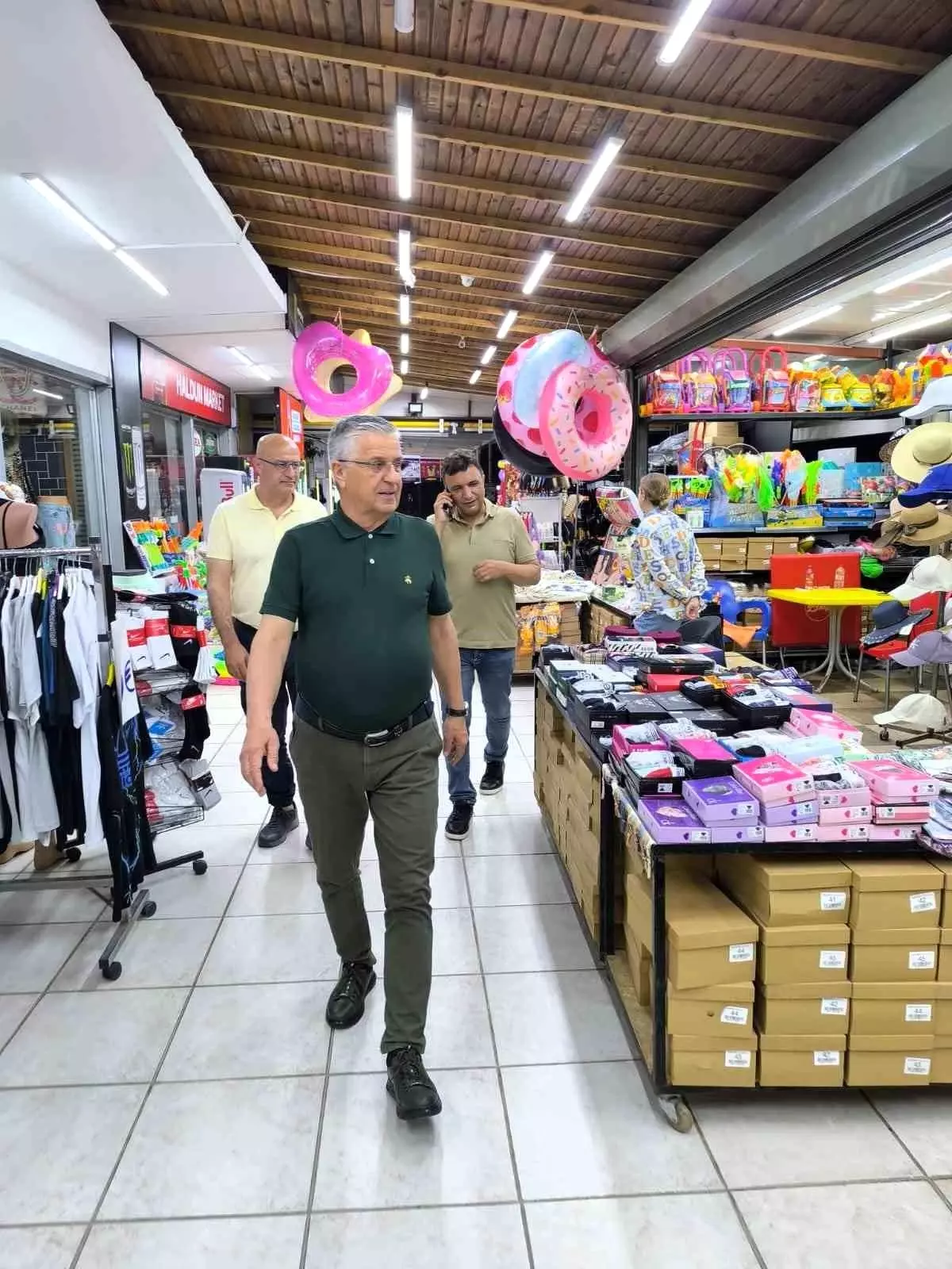 Kemer Belediye Başkanı Topaloğlu, Beldibi Esnafını Ziyaret Etti