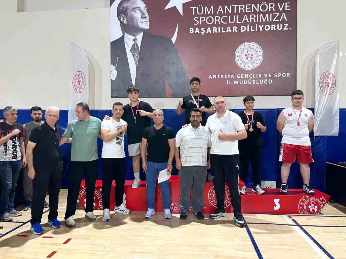 Kemer Belediyesi Kick Boks Ekibi’nden Büyük Muvaffakiyet
