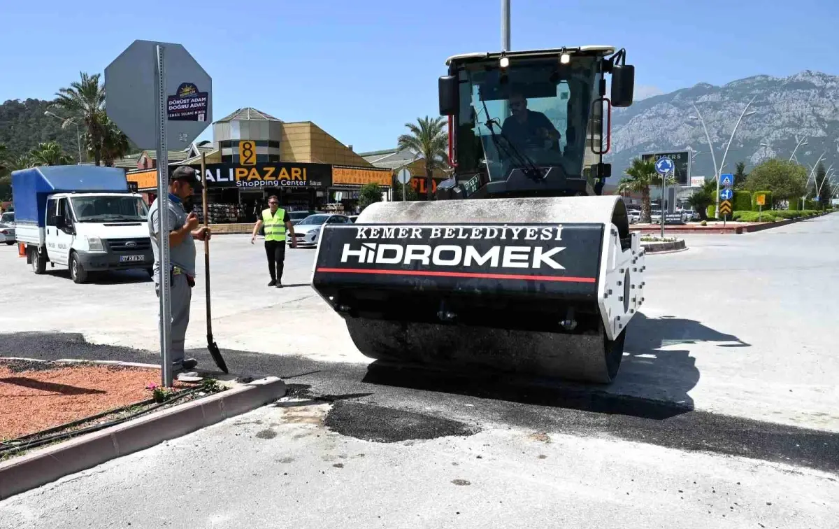Kemer’de Elektrik Altyapı Çalışmalarının Akabinde Asfaltlama Yapılıyor