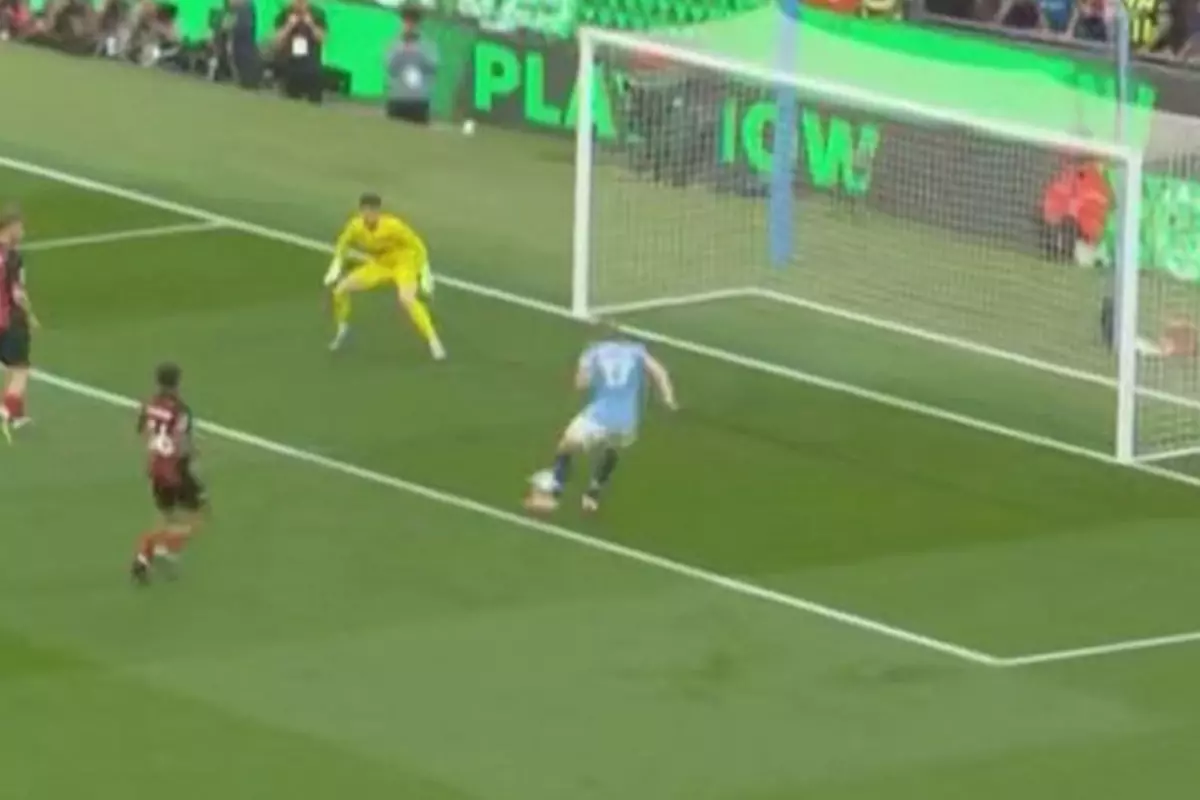 Kevin De Bruyne Etihad’daki son maçında inanılmaz bir gol kaçırdı
