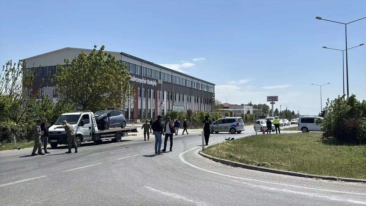 Kırklareli’nde Askeri Araç ile Araba Çarpıştı