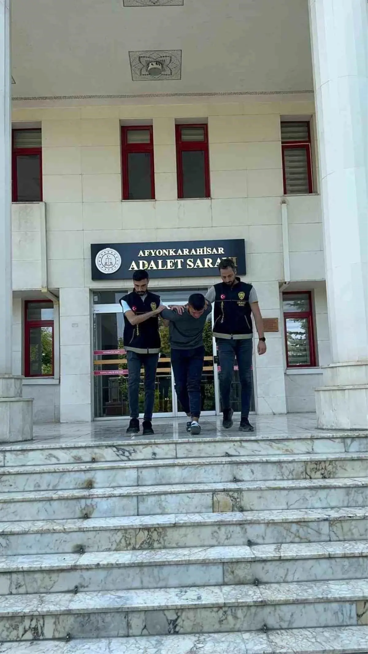 Kız Arkadaşını Jiletle Öldüren Zanlı Mahkemede
