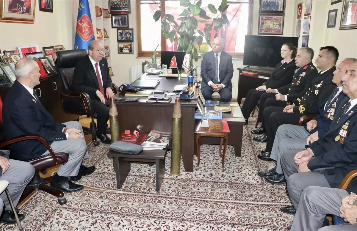 KKTC Cumhurbaşkanı Ersin Tatar, Trabzon’da Kıbrıs gazileriyle bir ortaya geldi Açıklaması