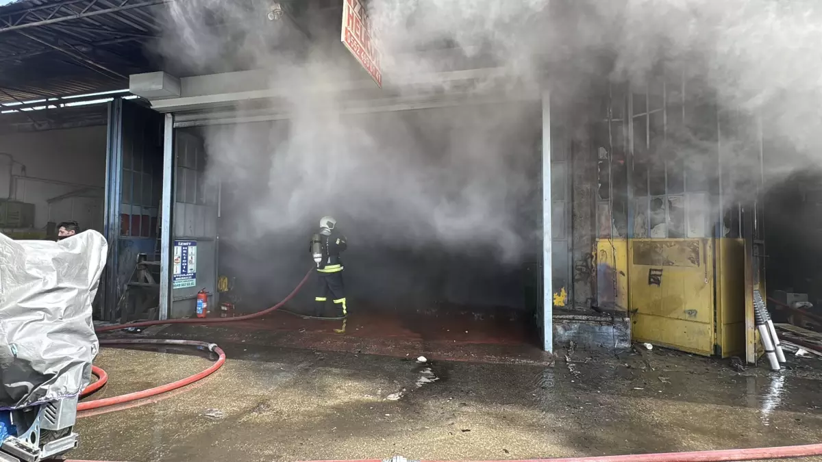 Kocaeli’de Oto Kilit Dükkanı Yangını