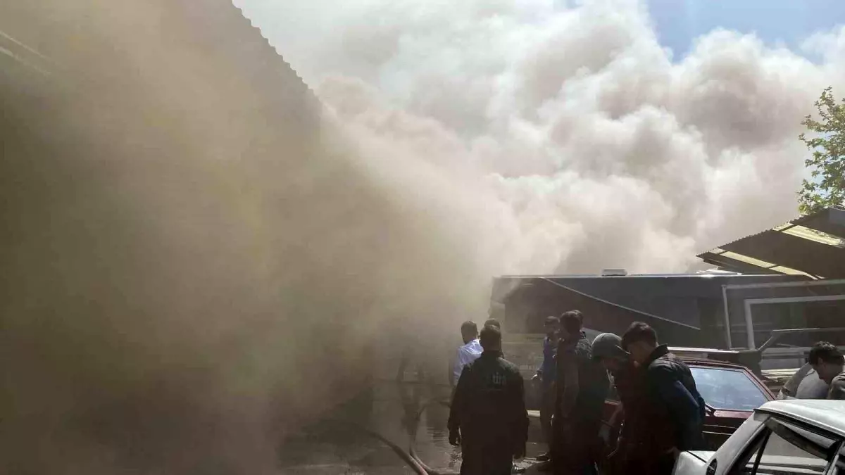 Kocaeli’de Oto Kilit Dükkanında Yangın