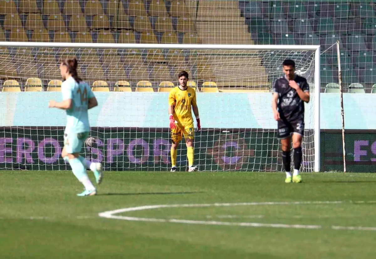 Kocaelispor, Kaleci Batuhan Şen ile Yollarını Ayırdı