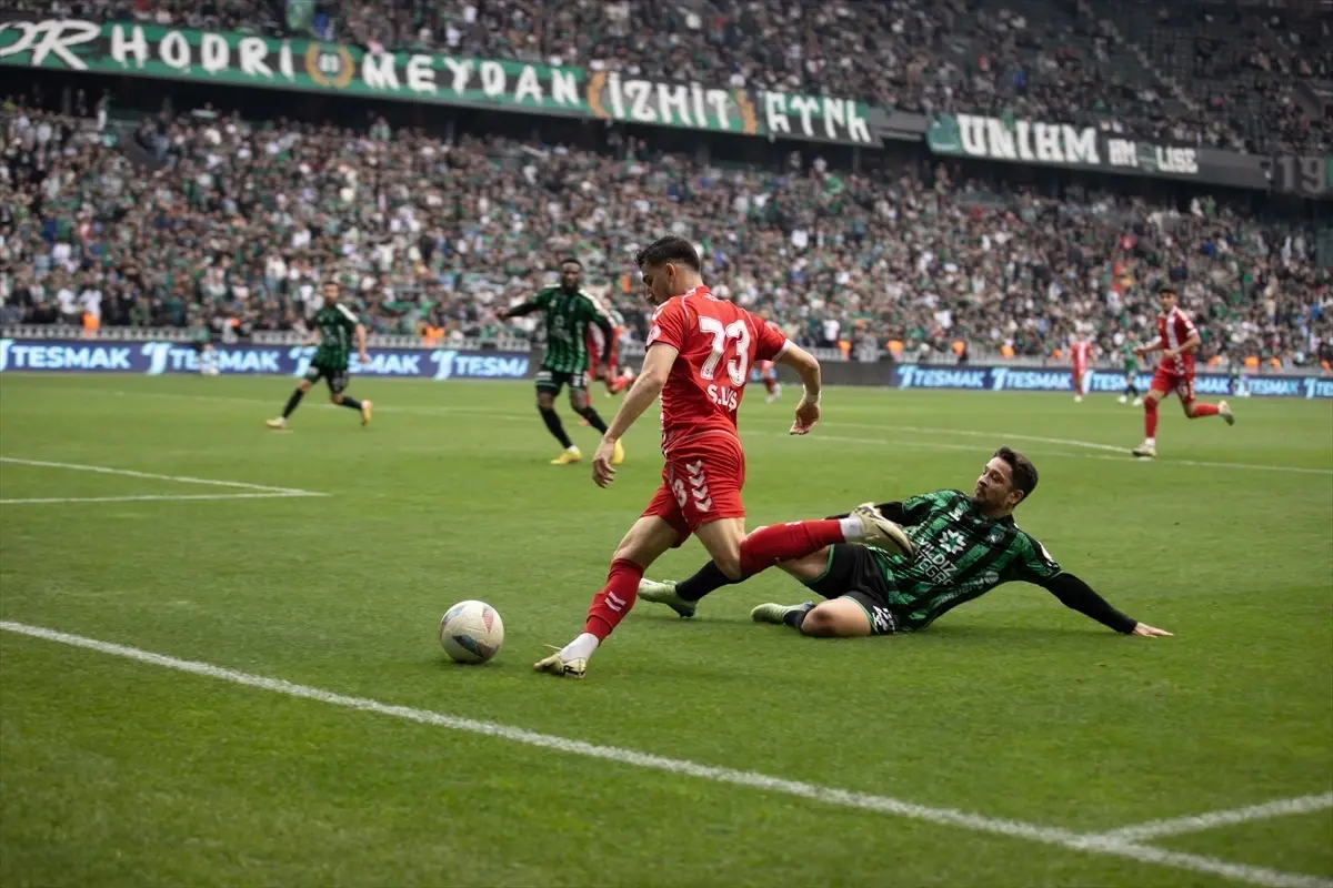 Kocaelispor Liderliğini Sürdürdü