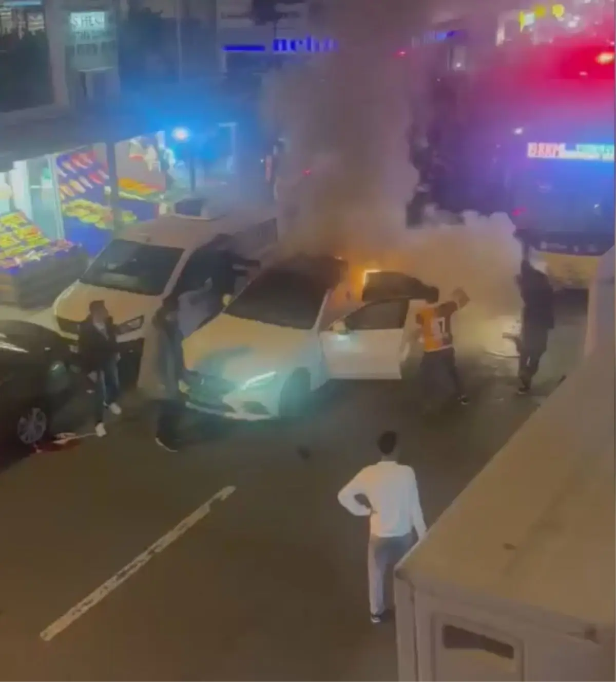 Küçükçekmece’de Havai Fişek Yangını