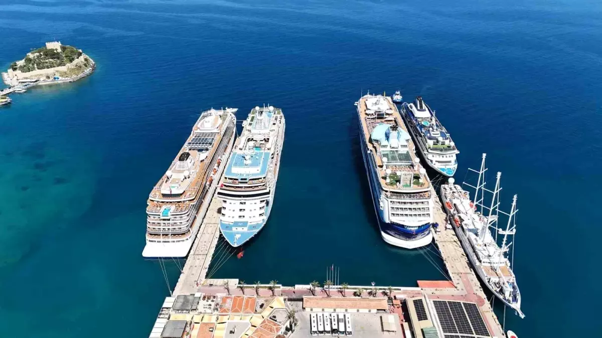 Kuşadası’na 5 Kruvaziyer Gemisiyle 4.902 Turist Geldi