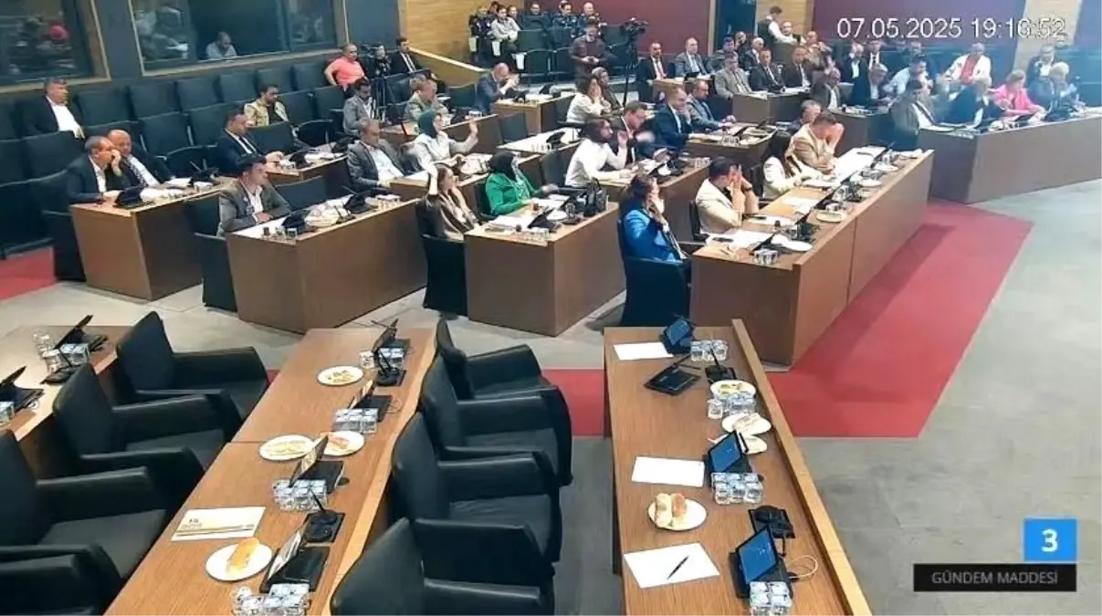 Kütahya Belediyesi Meclis Toplantısı Gergin Başladı