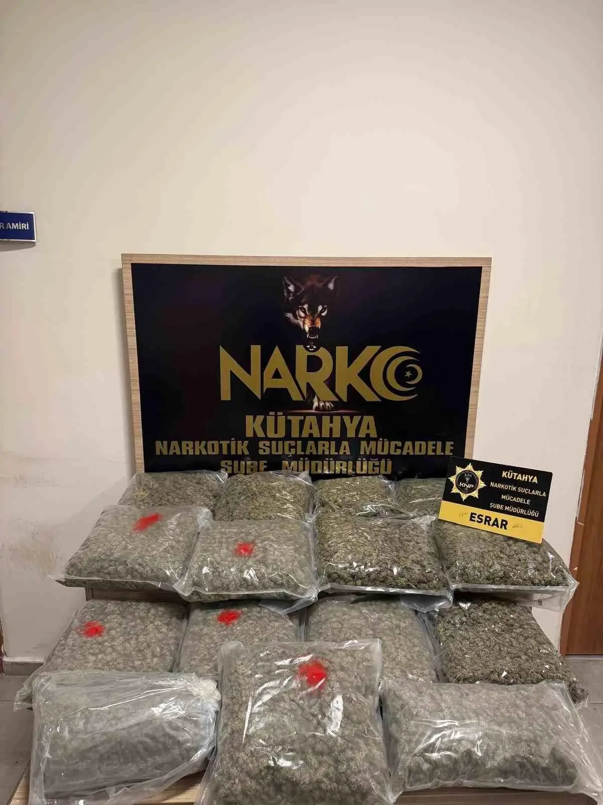 Kütahya’da Uyuşturucu Operasyonu: 15 Kilo Esrar Ele Geçirildi
