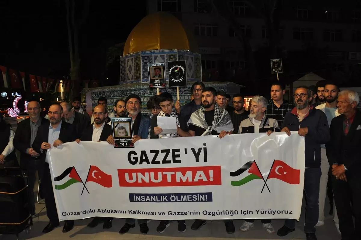 Kütahya’da vatandaşlar Gazze için “sessiz yürüyüş” yaptı