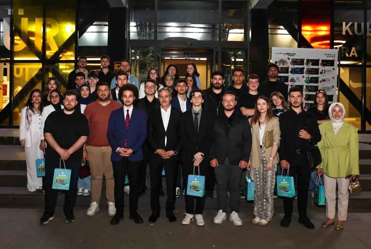 Lider Alemdar, Gençlerle Bir Ortaya Gelerek Gelecek Maksatlarını Paylaştı
