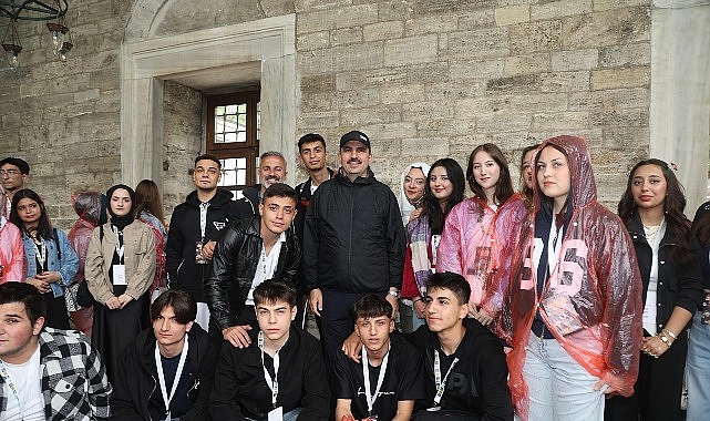 Lider Altay YHT ile Günübirlik İstanbul Seyahatine Katılan Öğrencilere Eşlik Etti