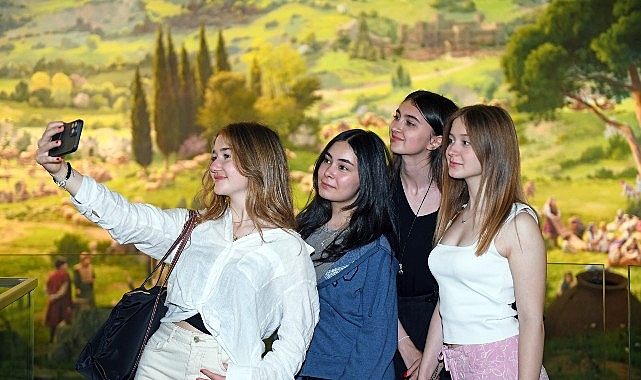 Lider Aydın örnek liselilerle Osmangazi’de bir ortaya geldi