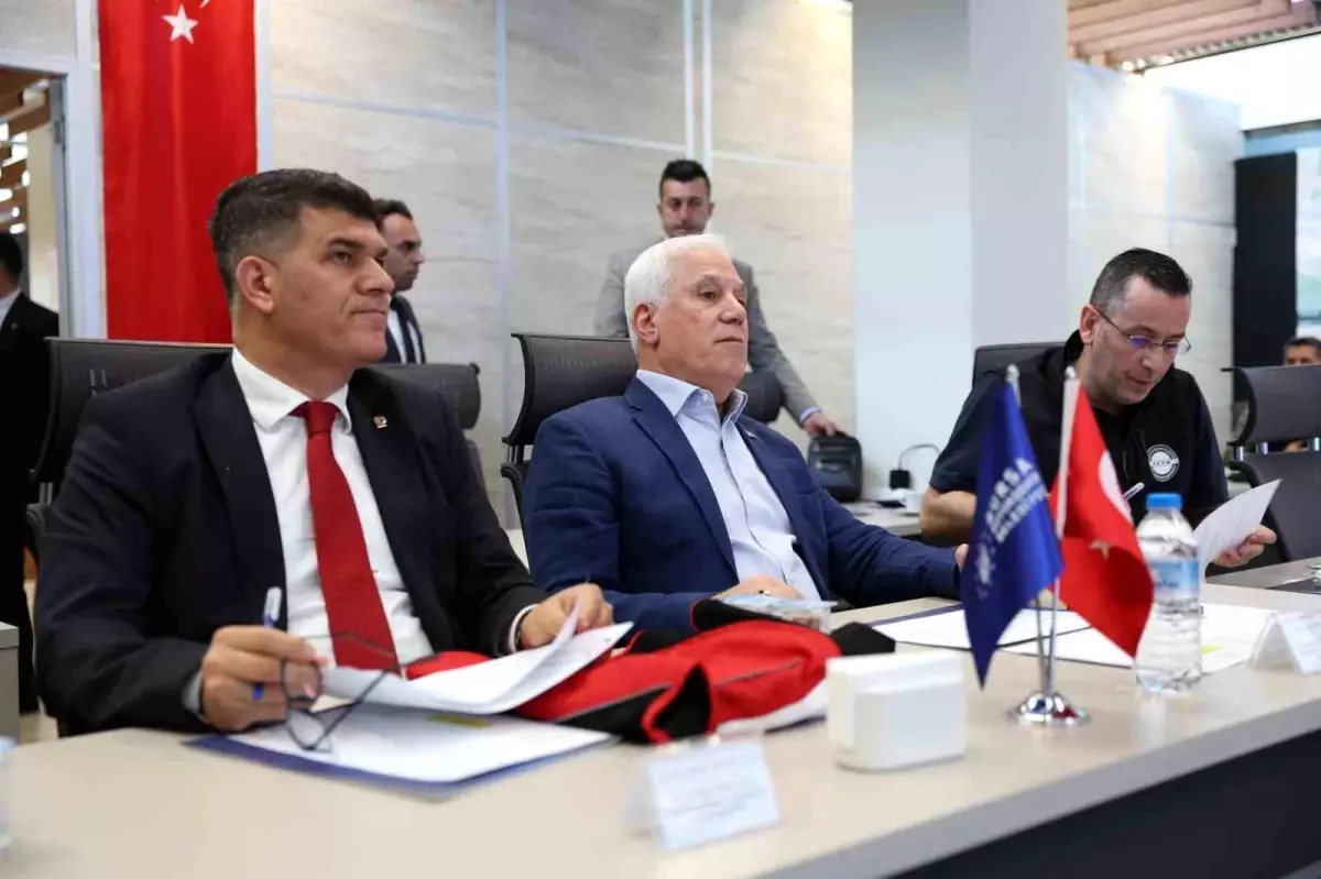 Lider Bozbey; “Bursalıların da çalışma arkadaşlarımızın da haklarını koruyoruz”