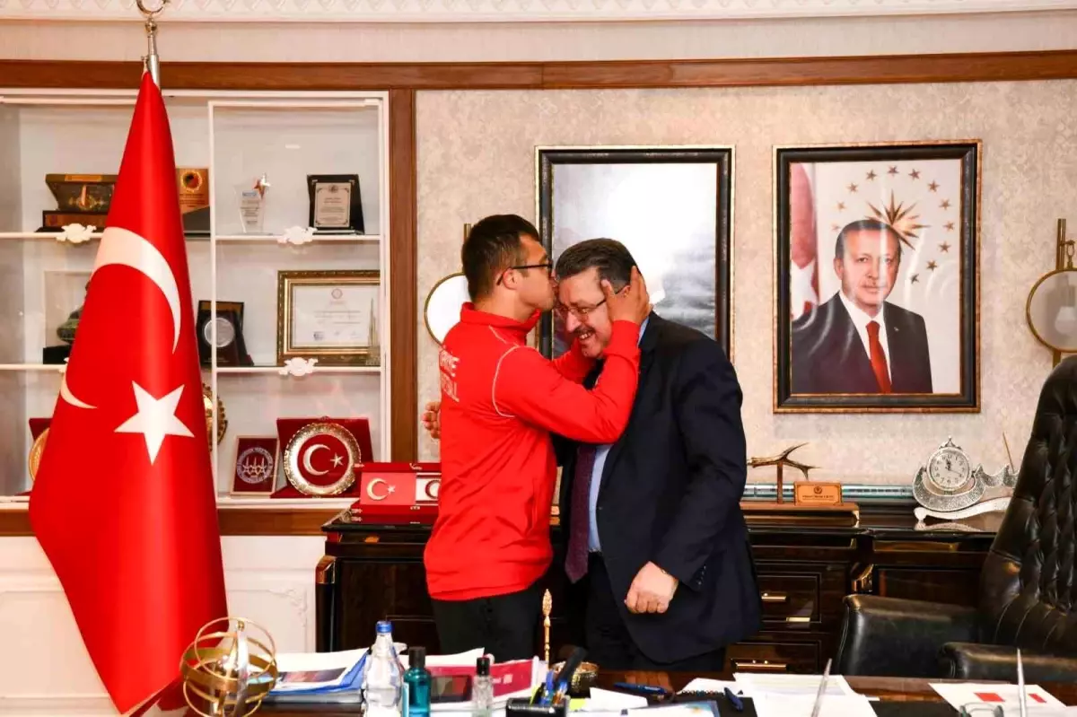 Lider Genç, Down Sendromlu Basketbol Ulusal Kadrosu’nu Ağırladı