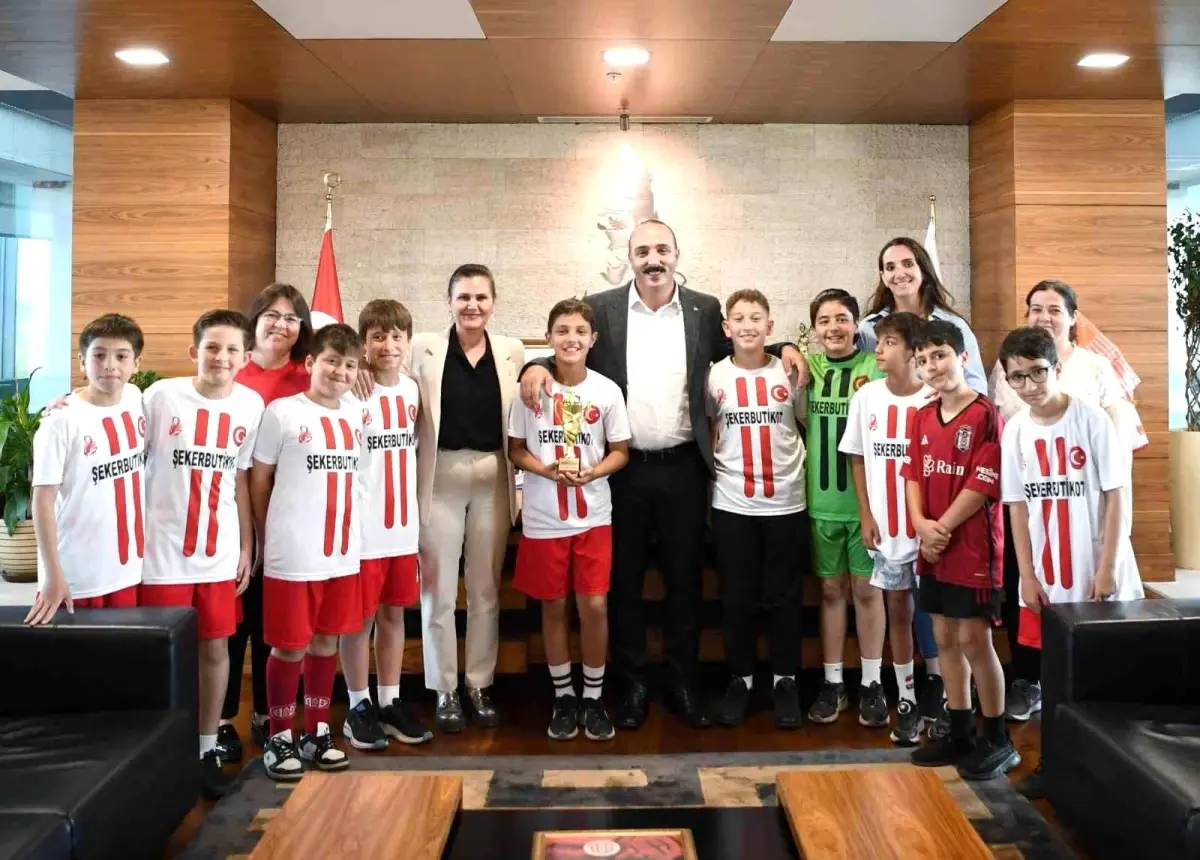 Lider Kotan, 23 Nisan Futbol Turnuvası Şampiyonlarını Makamında Ağırladı