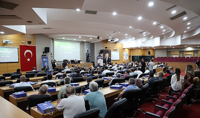 Lider Muhittin Böcek çiftçilerle bir ortaya geldi