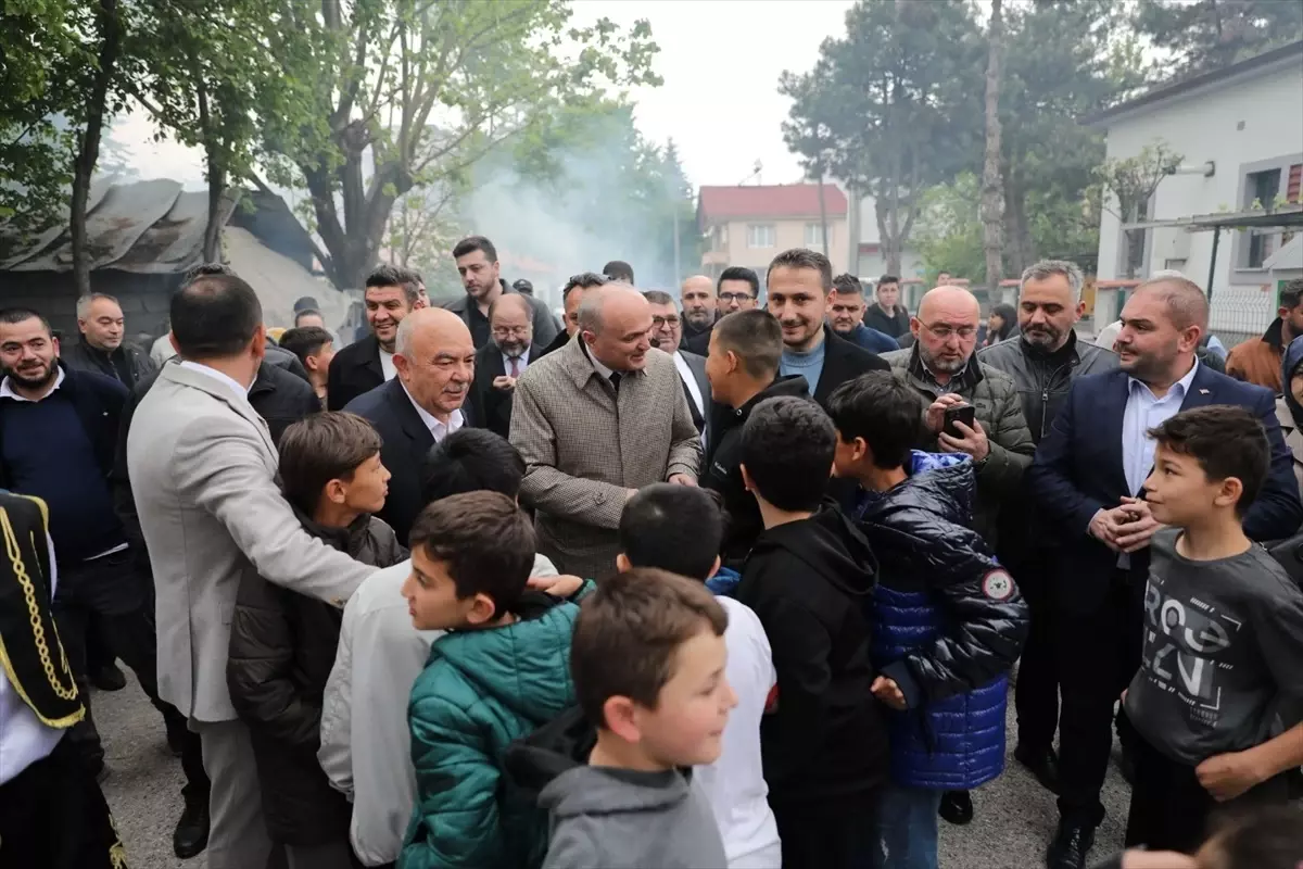 Lider Özlü Karaca Mahallesi’nde Vatandaşlarla Buluştu