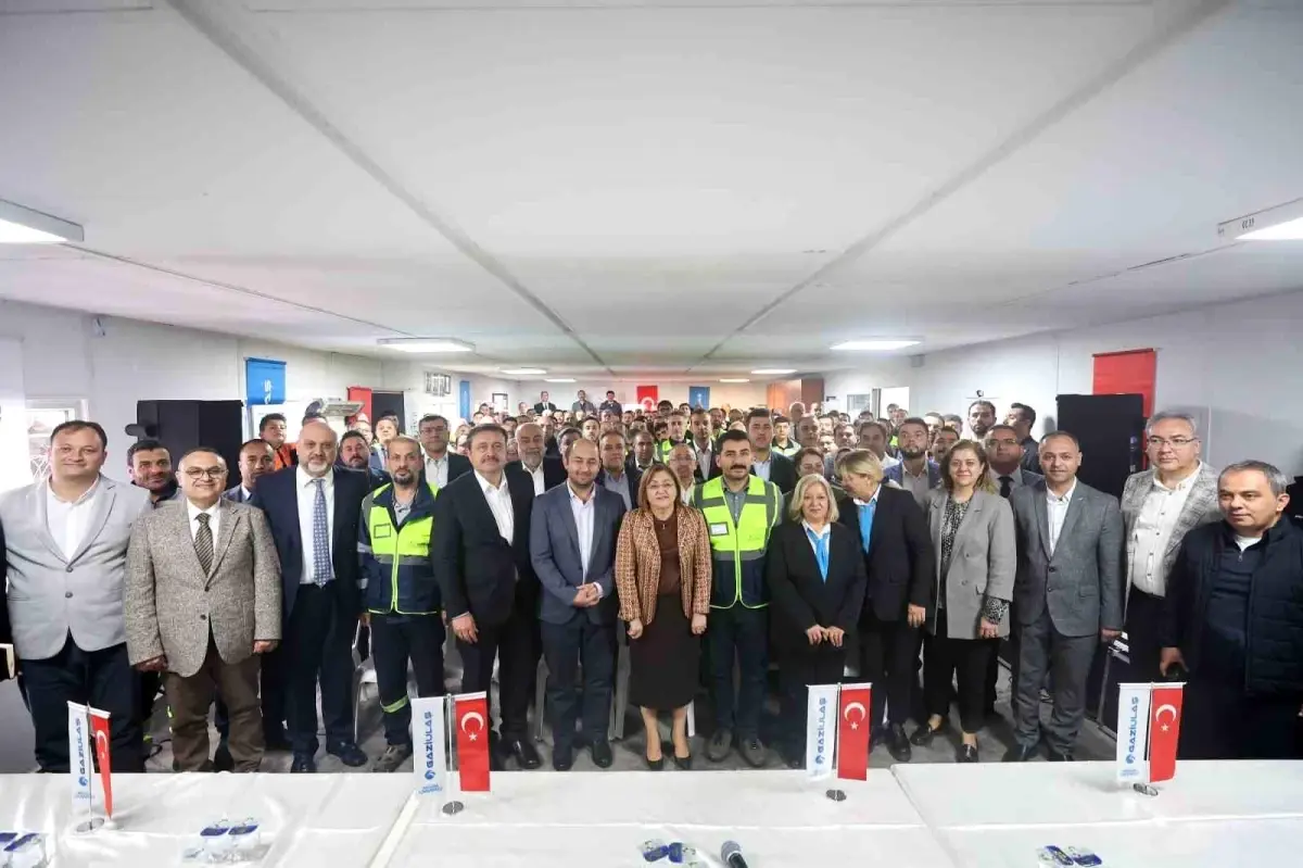 Lider Şahin, 1 Mayıs’ta belediye çalışanlarıyla bir ortaya geldi