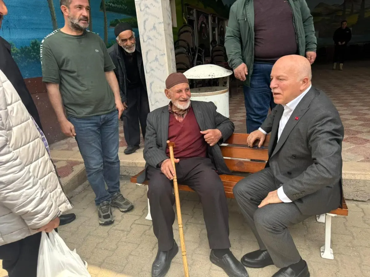 Lider Sekmen, Esnaf ve Vatandaşlarla Bir Ortaya Gelerek Gönül Köprülerini Güçlendiriyor