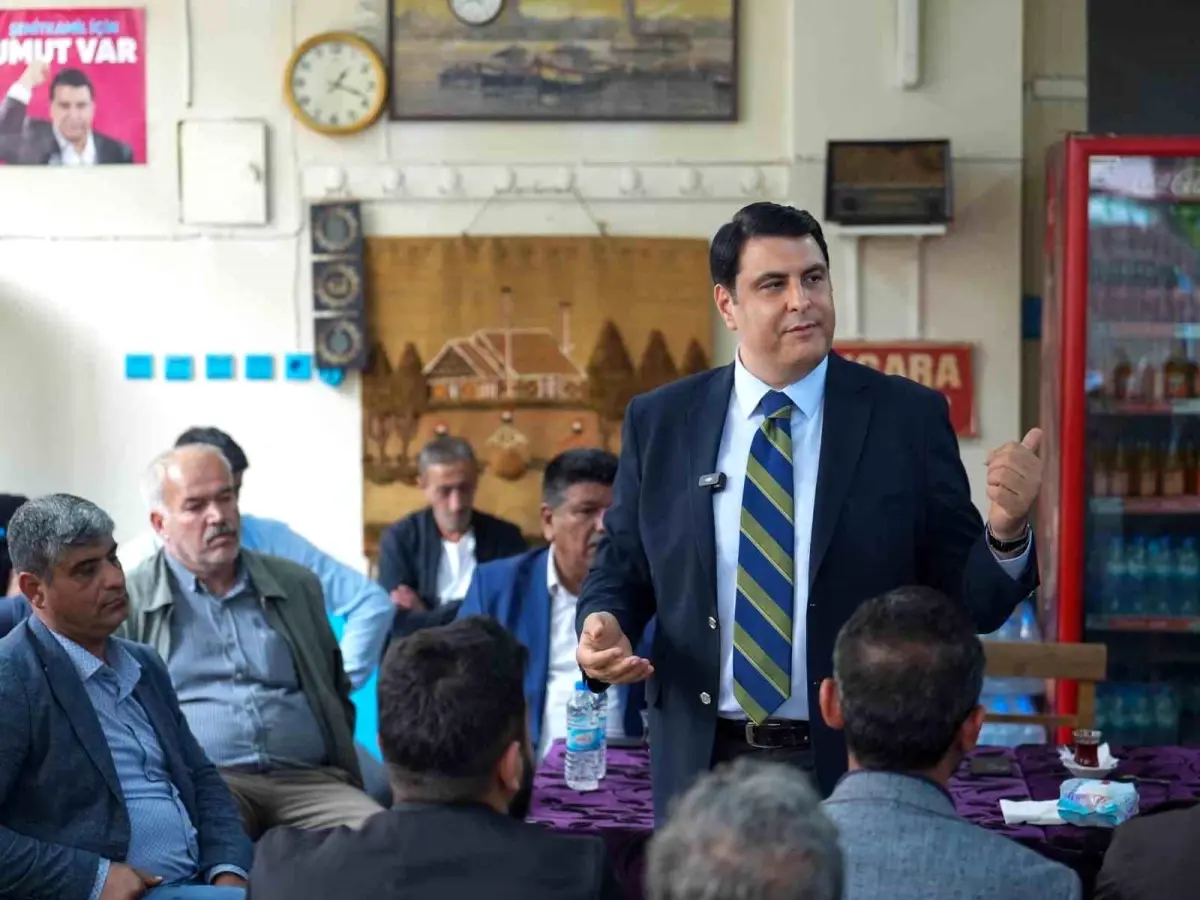 Lider Yılmaz, Karşıyaka’da esnaf ve vatandaşlarla bir ortaya geldi