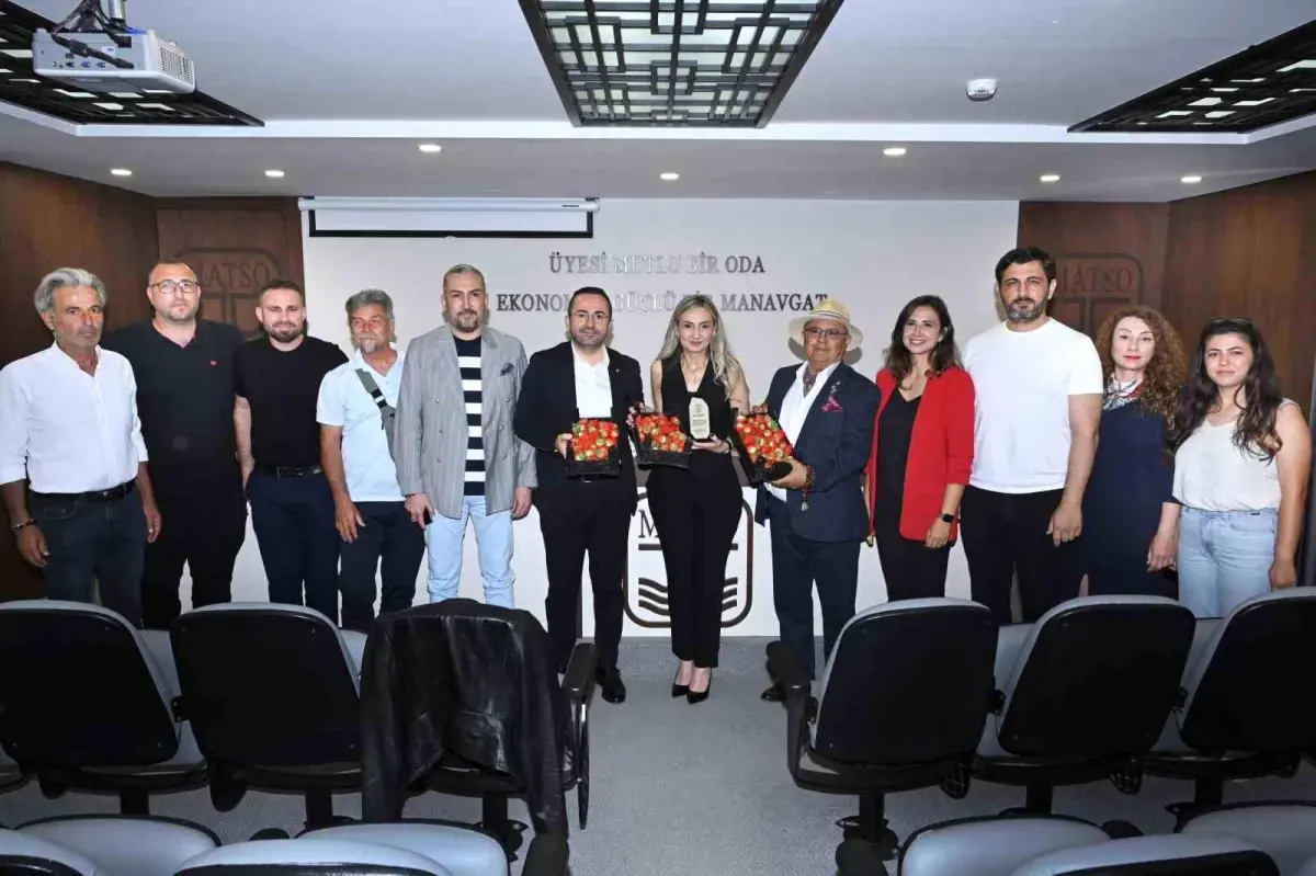 Manavgat’ta Topraksız Tarım ve Çilek Üretimi Gelişiyor