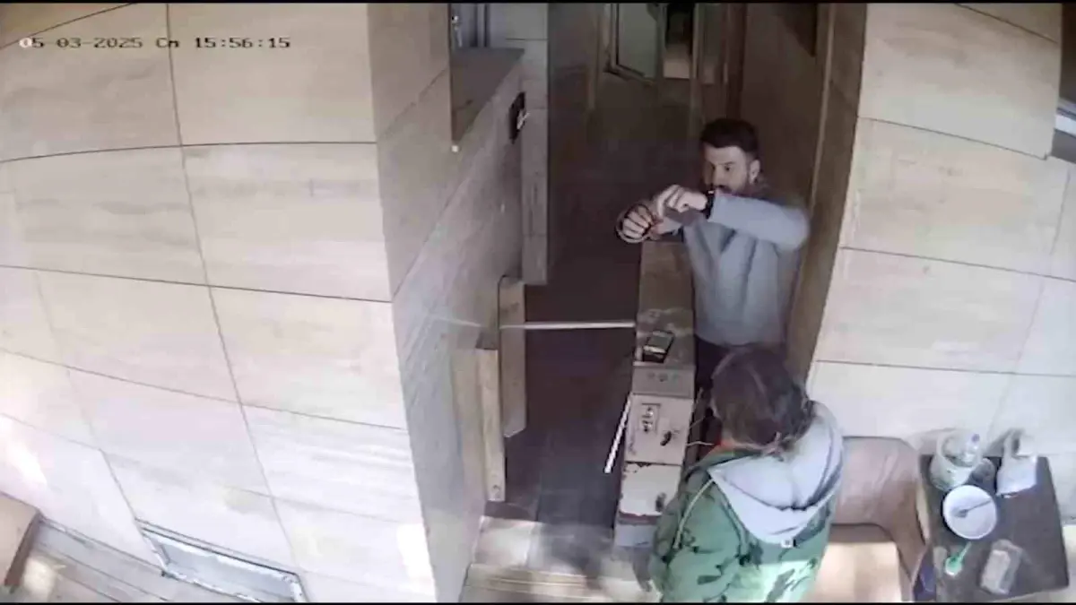 Manisa’da Altın Dolusu Kese Polis’e Teslim Edildi