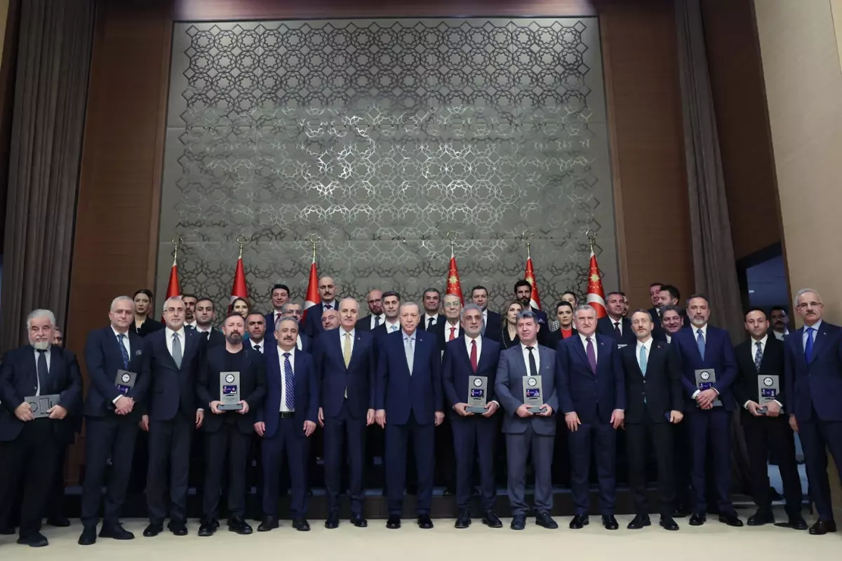 Medya mükafatları sahiplerini buldu! Cumhurbaşkanı Erdoğan’dan Türkiye Basın Federasyonuna teşekkür