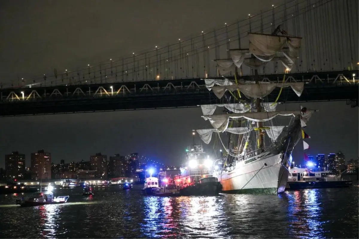 Meksika Gemisi Brooklyn Köprüsü’ne Çarptı