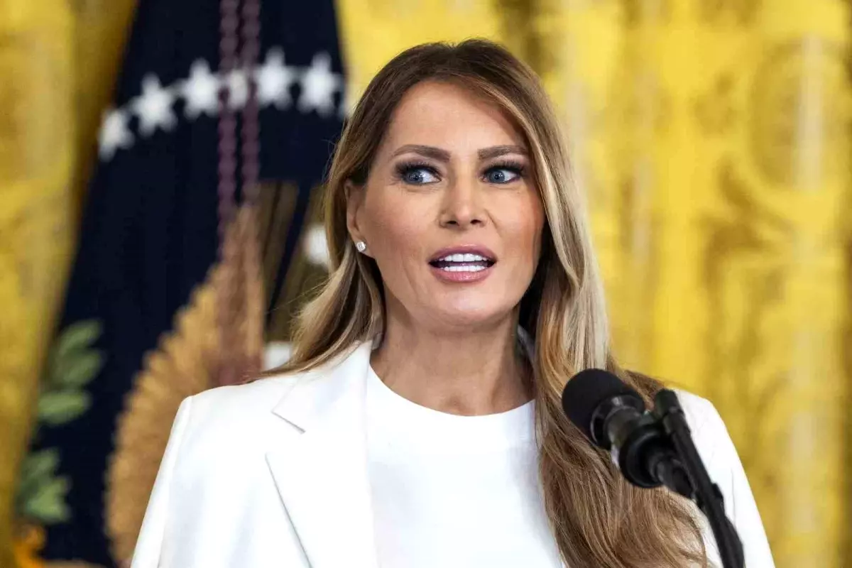 Melania Trump’ın Heykeli Çalındı