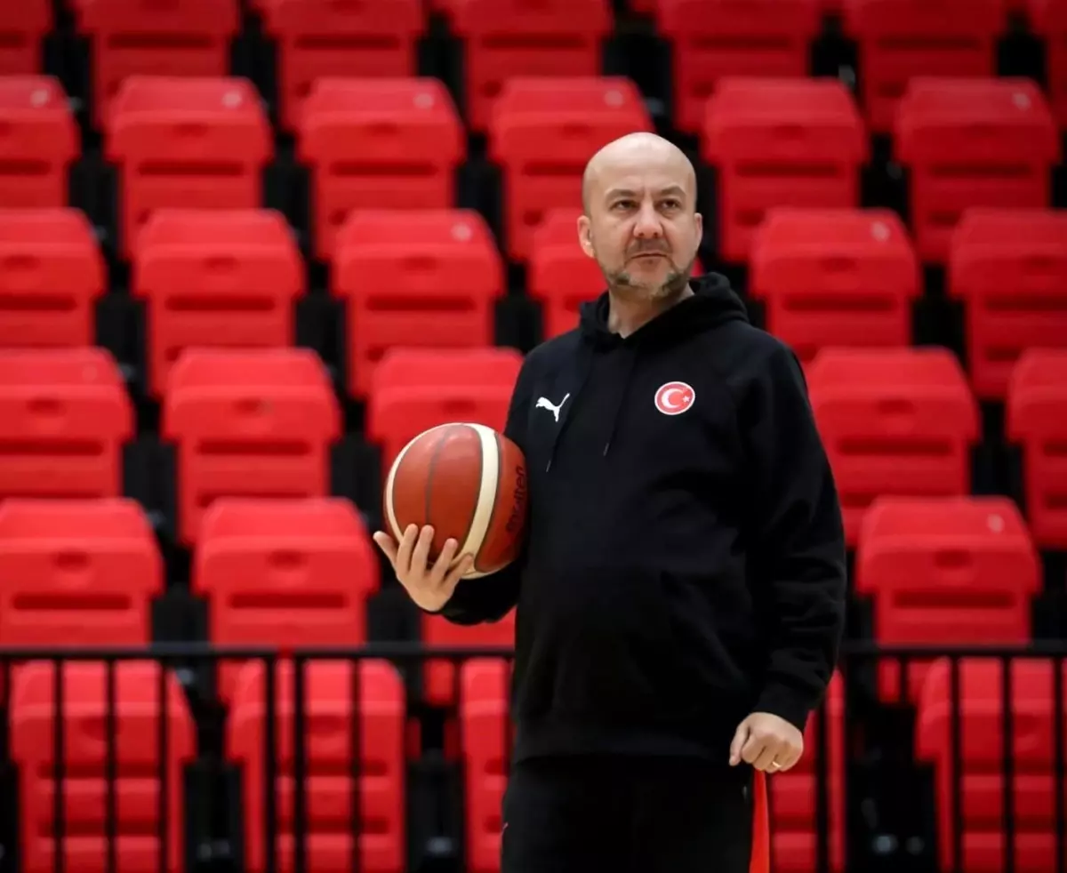 Melikgazi Kayseri Basketbol’un Baş Antrenörü Emre Özsarı, Bayan Basketbolunun Gelişimine Dikkat Çekti