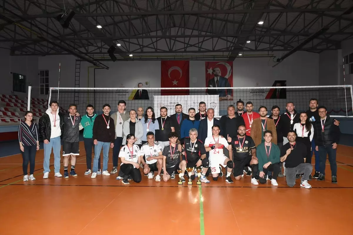Mengen’de Voleybol Turnuvası Şampiyonu Muhakkak Oldu