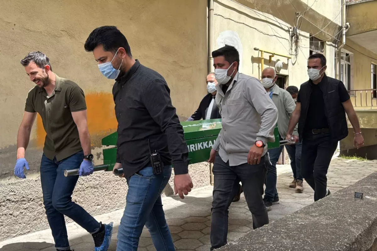 Mesken sahibi, 11 yıldır aranan kişinin cesedini kiracısının konutundaki buzdolabında buldu