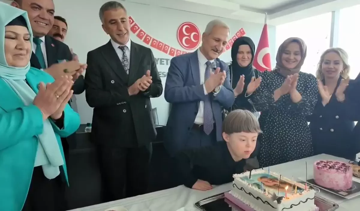 MHP’den Down Sendromlu Mert’e Doğum Günü Kutlaması