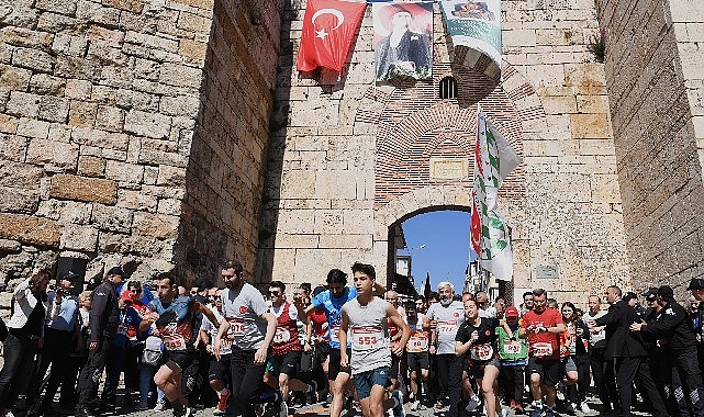 Milletlerarası Osmangazi Tarihi Kent Koşusu coşkusu yaşandı