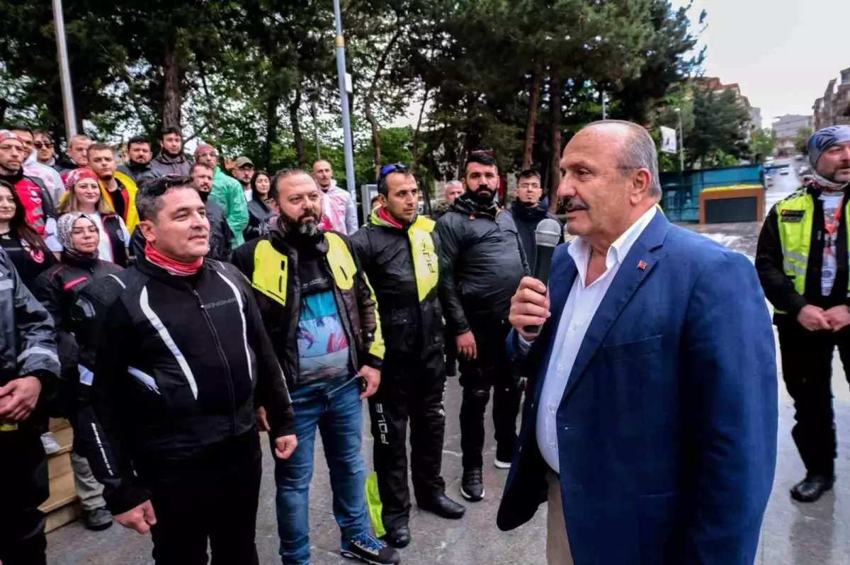 Motosiklet Tutkunları Türk Bayrağını Samsun’a Taşıyor