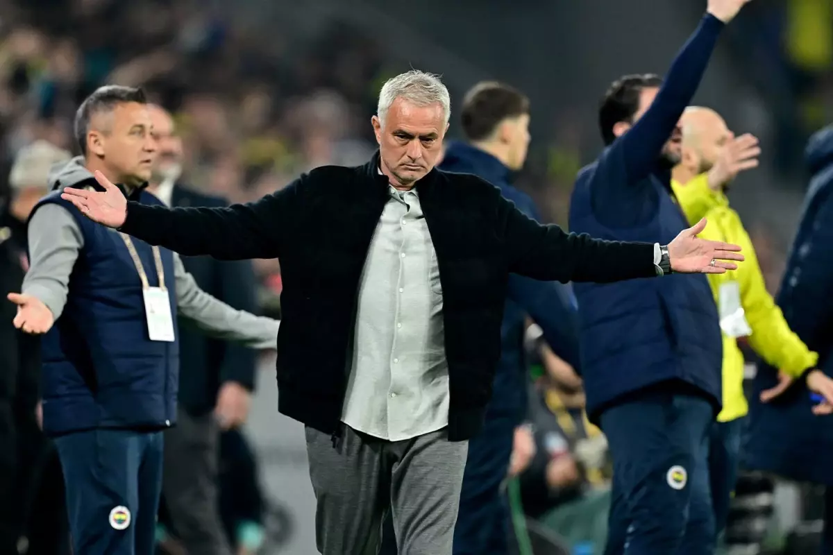 Mourinho’dan Galatasaray’a çok ağır kelamlar: Kutlayış biçiminiz, insani boyutunuzu gösterir